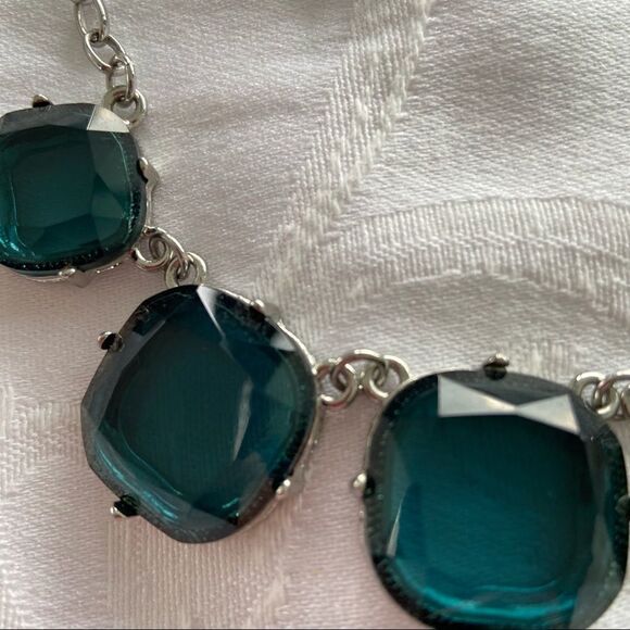 5 stone blue rhinestone necklace. J0028 - Picture 4 of 6